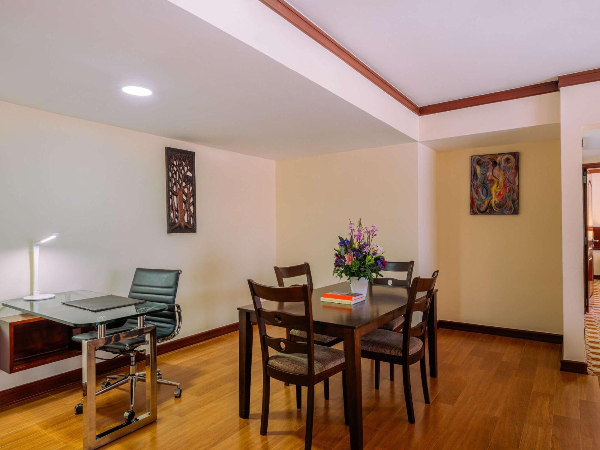 Moevenpick Hotel & Residences Nairobi Zewnętrze zdjęcie